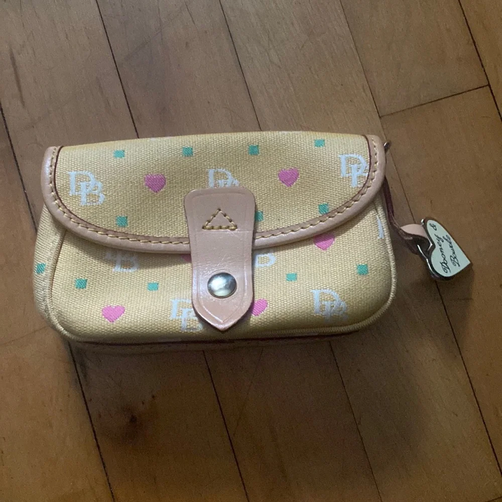 Dooney and Bourke pouch/wristlet vintage y2k - Picture 1 of 3